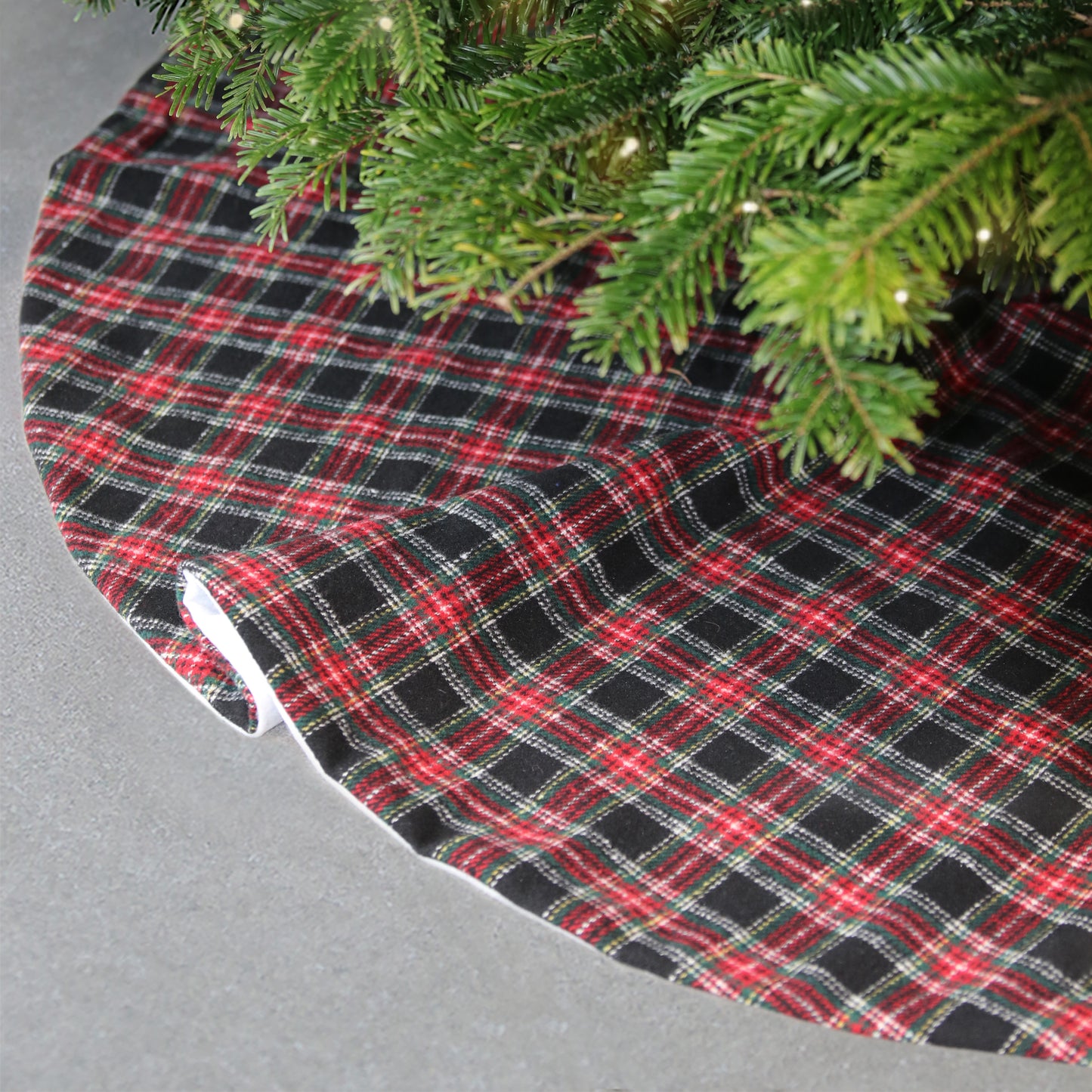 HAKAN - Kerstboomrok - 90 cm rond - Kerst - Ruit - Traditioneel - Meerbach Home Deco